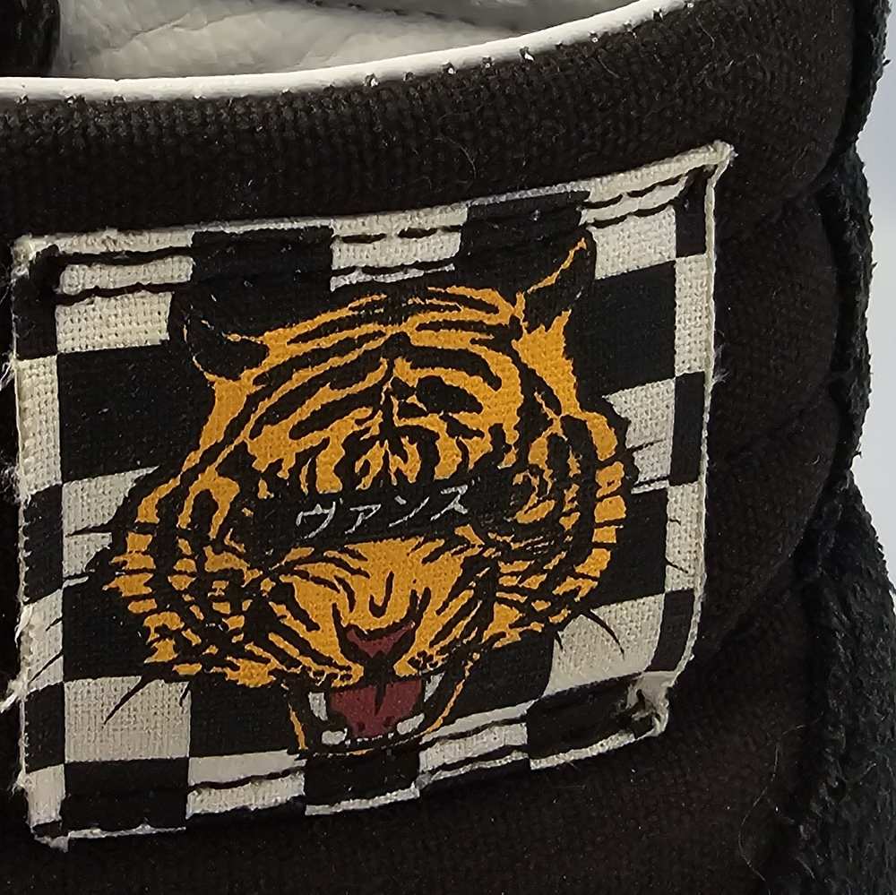 Authentic Vans UNISEX Tiger Check High Top- Mens 12, Womens 10.5 - Picture 2 of 8